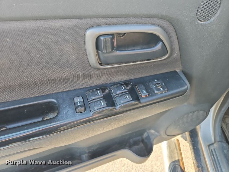 image for item EL5492 2004 Chevrolet Colorado Z71 Crew Cab pickup truck