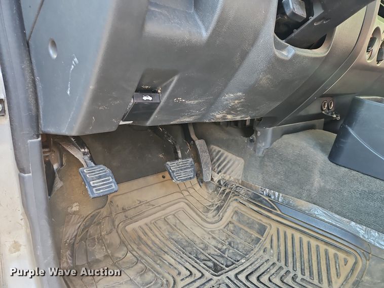 image for item EL5492 2004 Chevrolet Colorado Z71 Crew Cab pickup truck