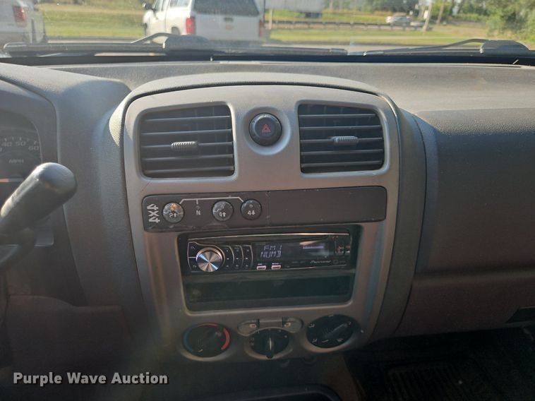 image for item EL5492 2004 Chevrolet Colorado Z71 Crew Cab pickup truck