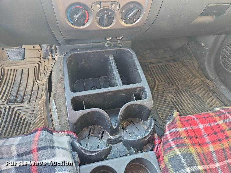 image for item EL5492 2004 Chevrolet Colorado Z71 Crew Cab pickup truck