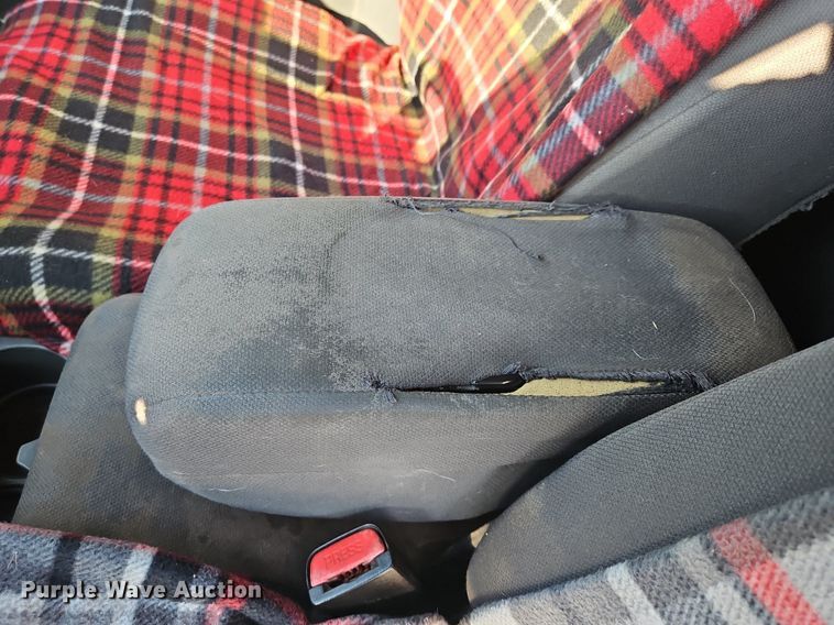 image for item EL5492 2004 Chevrolet Colorado Z71 Crew Cab pickup truck