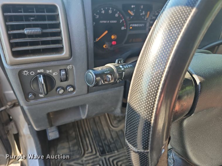 image for item EL5492 2004 Chevrolet Colorado Z71 Crew Cab pickup truck