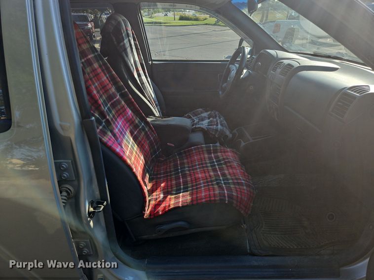 image for item EL5492 2004 Chevrolet Colorado Z71 Crew Cab pickup truck