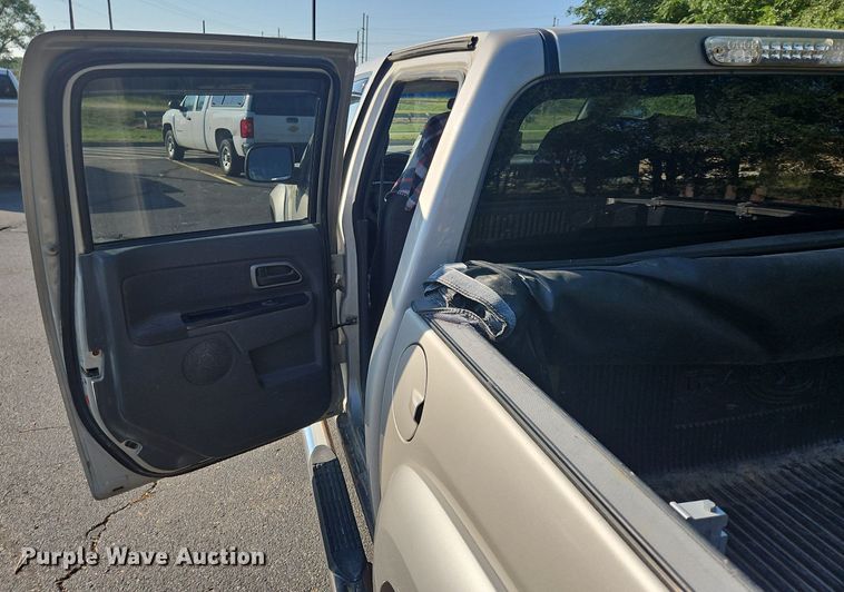 image for item EL5492 2004 Chevrolet Colorado Z71 Crew Cab pickup truck