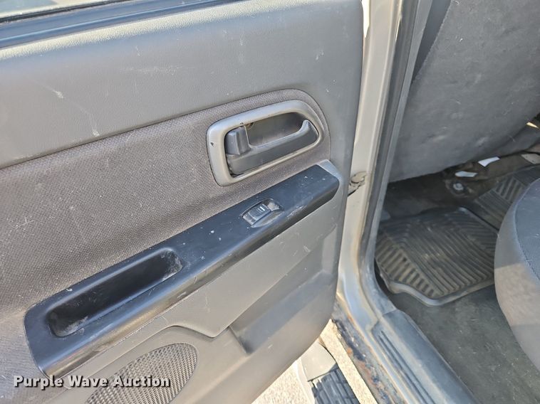 image for item EL5492 2004 Chevrolet Colorado Z71 Crew Cab pickup truck