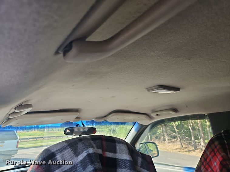 image for item EL5492 2004 Chevrolet Colorado Z71 Crew Cab pickup truck