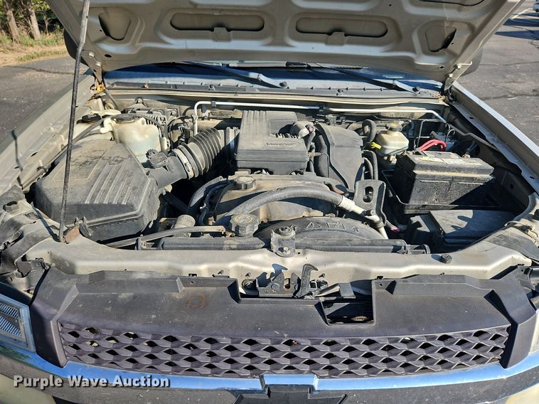 image for item EL5492 2004 Chevrolet Colorado Z71 Crew Cab pickup truck