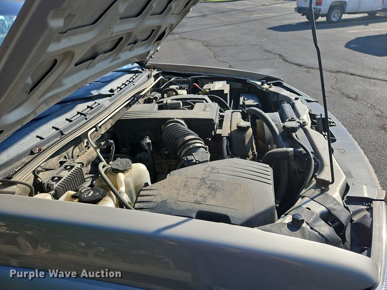 image for item EL5492 2004 Chevrolet Colorado Z71 Crew Cab pickup truck