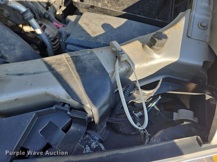 image for item EL5492 2004 Chevrolet Colorado Z71 Crew Cab pickup truck