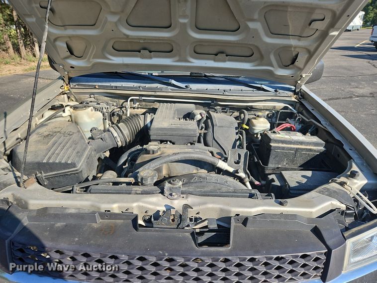 image for item EL5492 2004 Chevrolet Colorado Z71 Crew Cab pickup truck