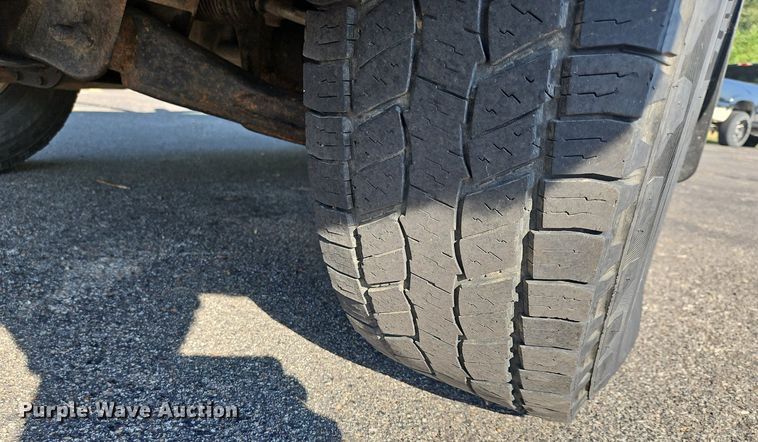 image for item EL5492 2004 Chevrolet Colorado Z71 Crew Cab pickup truck