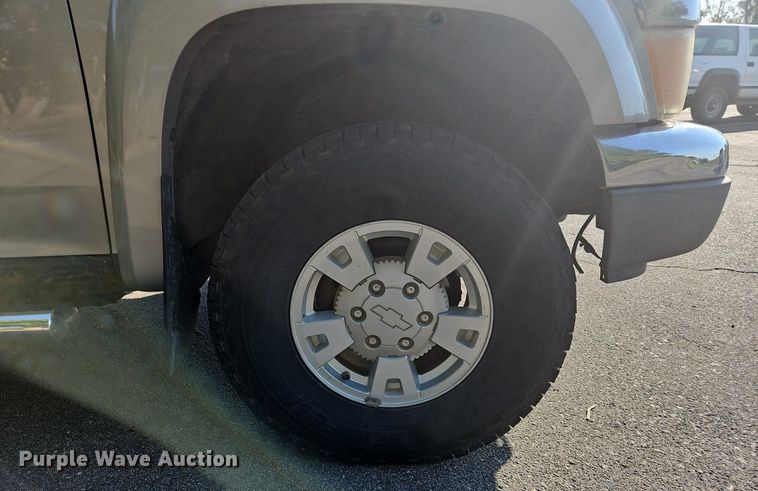 image for item EL5492 2004 Chevrolet Colorado Z71 Crew Cab pickup truck