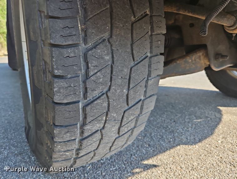 image for item EL5492 2004 Chevrolet Colorado Z71 Crew Cab pickup truck