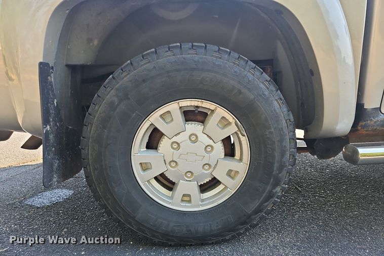 image for item EL5492 2004 Chevrolet Colorado Z71 Crew Cab pickup truck