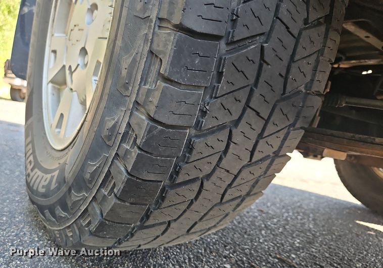 image for item EL5492 2004 Chevrolet Colorado Z71 Crew Cab pickup truck