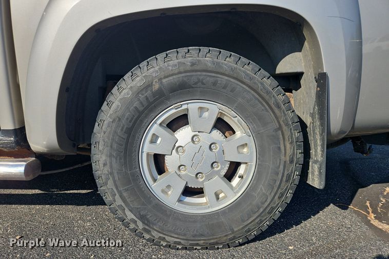 image for item EL5492 2004 Chevrolet Colorado Z71 Crew Cab pickup truck