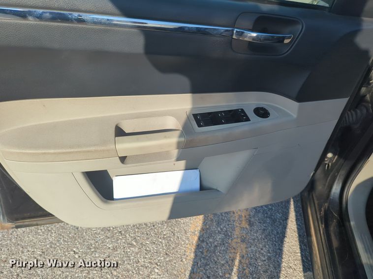 image for item EQ2033 2007 Chrysler 300 Touring  limousine