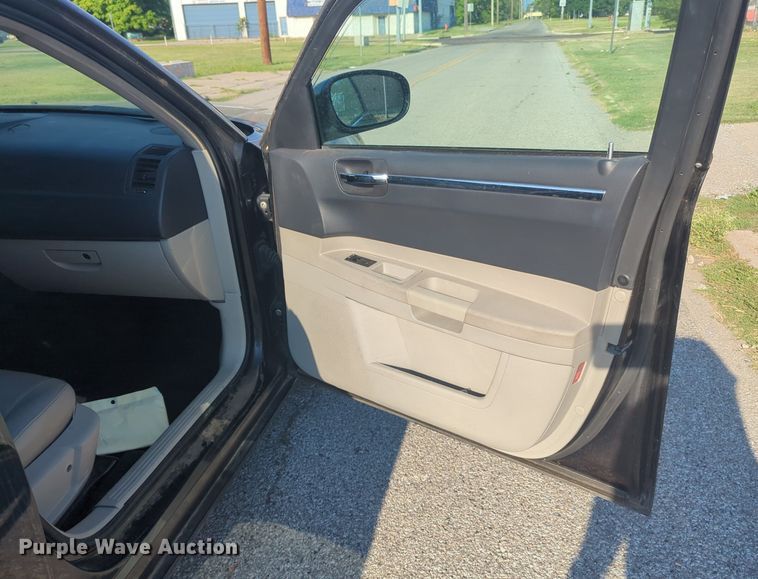 image for item EQ2033 2007 Chrysler 300 Touring  limousine