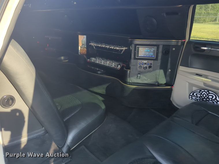 image for item EQ2033 2007 Chrysler 300 Touring  limousine