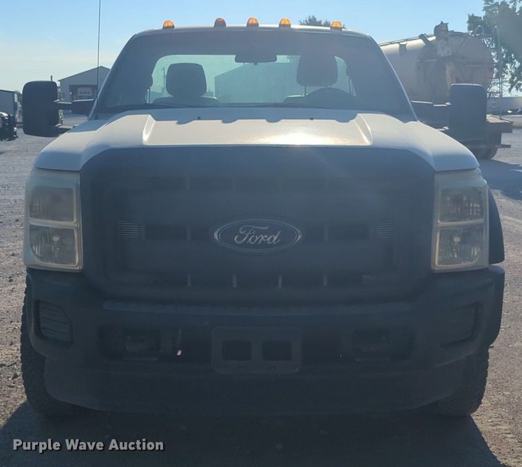 image for item EQ2144 2016 Ford F550 Super Duty truck cab and chassis