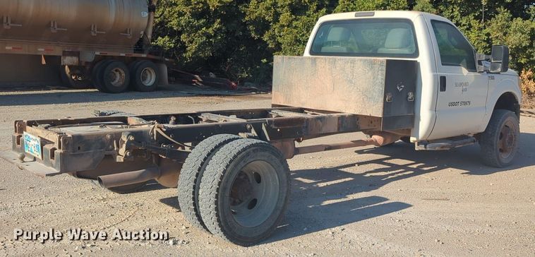 image for item EQ2144 2016 Ford F550 Super Duty truck cab and chassis