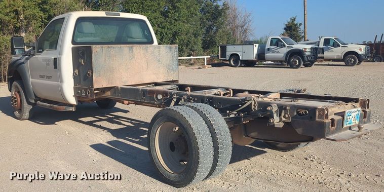 image for item EQ2144 2016 Ford F550 Super Duty truck cab and chassis