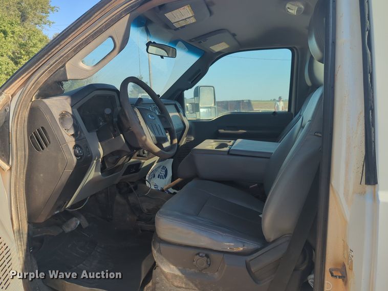 image for item EQ2144 2016 Ford F550 Super Duty truck cab and chassis