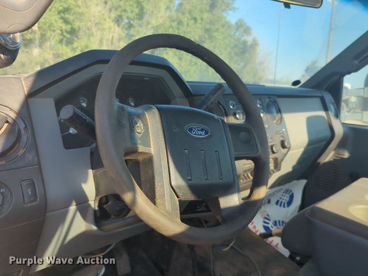 image for item EQ2144 2016 Ford F550 Super Duty truck cab and chassis