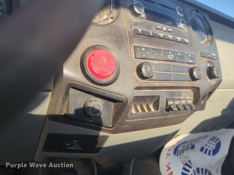 image for item EQ2144 2016 Ford F550 Super Duty truck cab and chassis