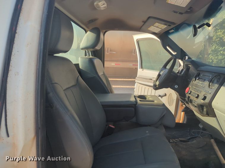 image for item EQ2144 2016 Ford F550 Super Duty truck cab and chassis