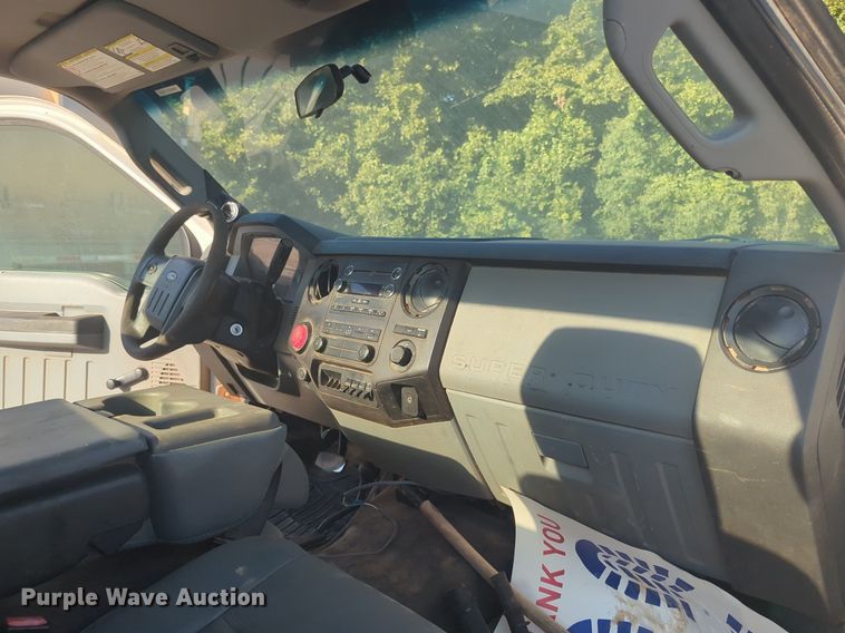 image for item EQ2144 2016 Ford F550 Super Duty truck cab and chassis