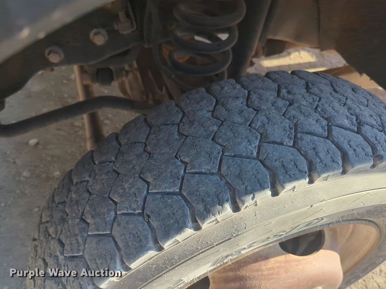 image for item EQ2144 2016 Ford F550 Super Duty truck cab and chassis