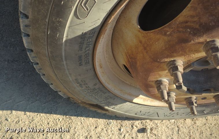 image for item EQ2144 2016 Ford F550 Super Duty truck cab and chassis