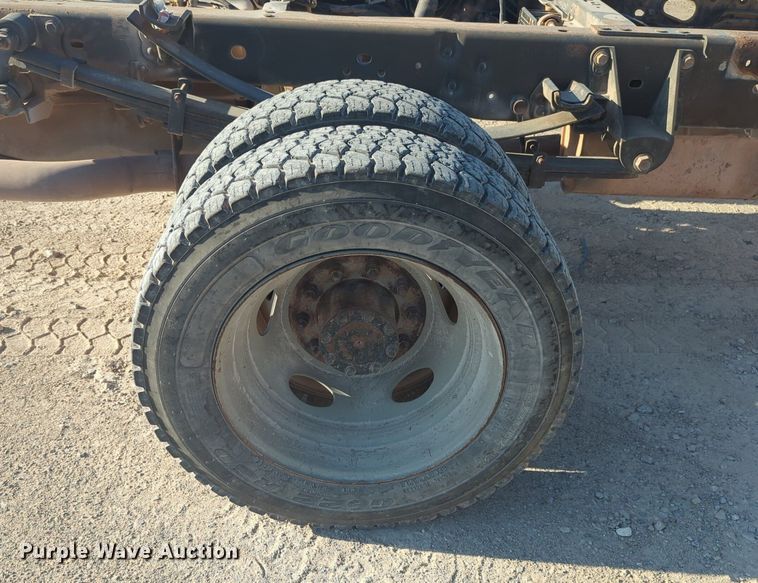 image for item EQ2144 2016 Ford F550 Super Duty truck cab and chassis