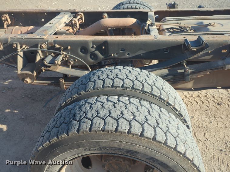 image for item EQ2144 2016 Ford F550 Super Duty truck cab and chassis