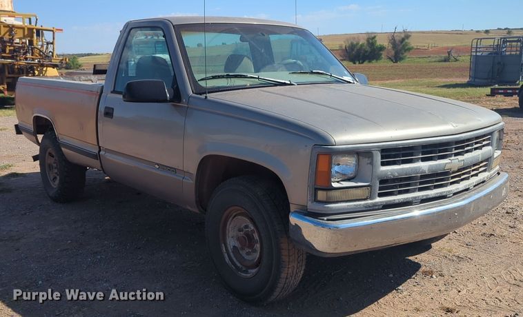 image for item EQ2190 2000 Chevrolet C2500 pickup truck