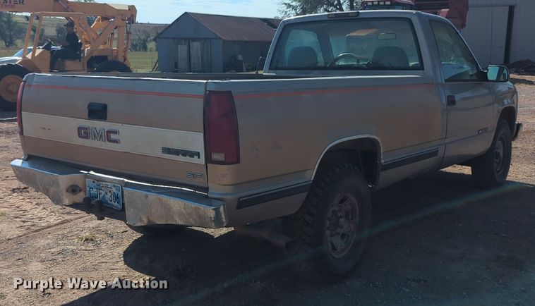 image for item EQ2190 2000 Chevrolet C2500 pickup truck