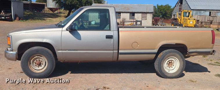 image for item EQ2190 2000 Chevrolet C2500 pickup truck