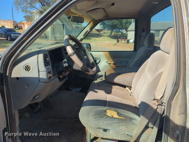 image for item EQ2190 2000 Chevrolet C2500 pickup truck