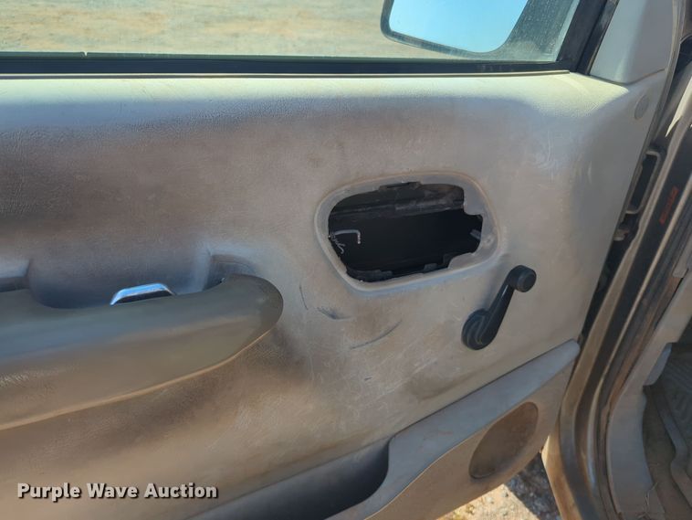 image for item EQ2190 2000 Chevrolet C2500 pickup truck