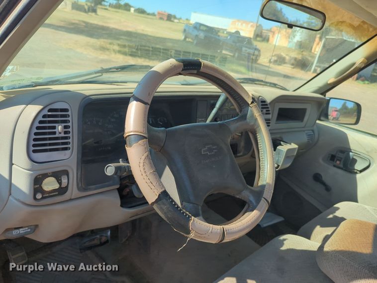 image for item EQ2190 2000 Chevrolet C2500 pickup truck