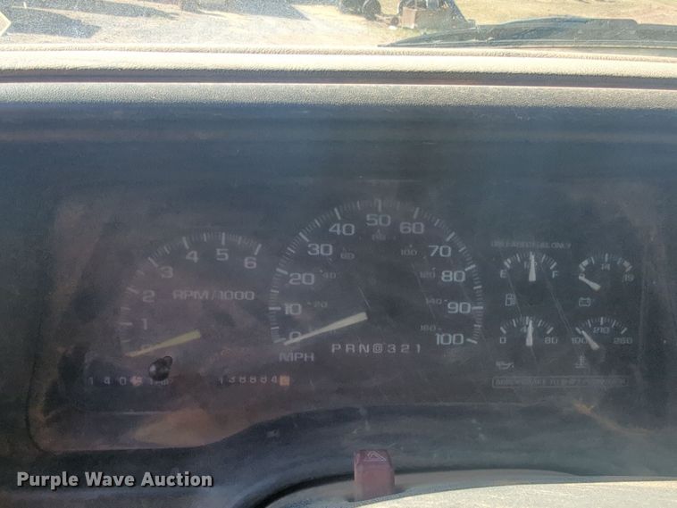 image for item EQ2190 2000 Chevrolet C2500 pickup truck