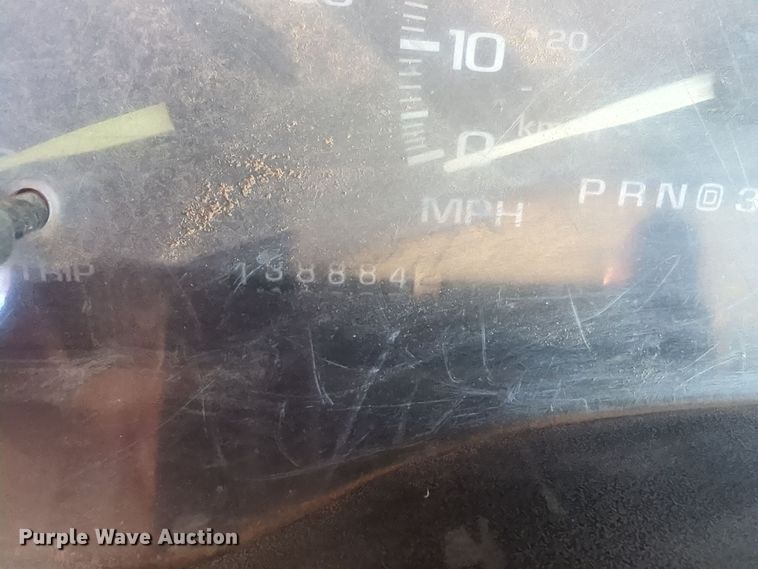 image for item EQ2190 2000 Chevrolet C2500 pickup truck