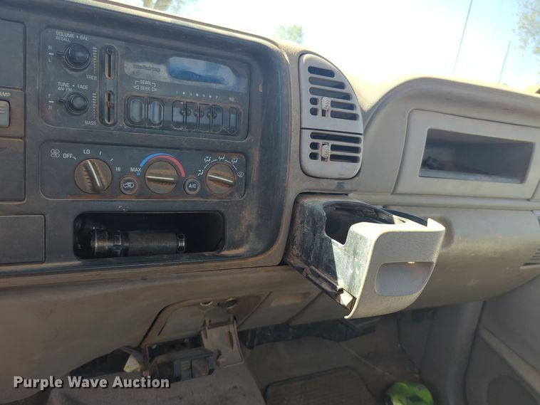 image for item EQ2190 2000 Chevrolet C2500 pickup truck