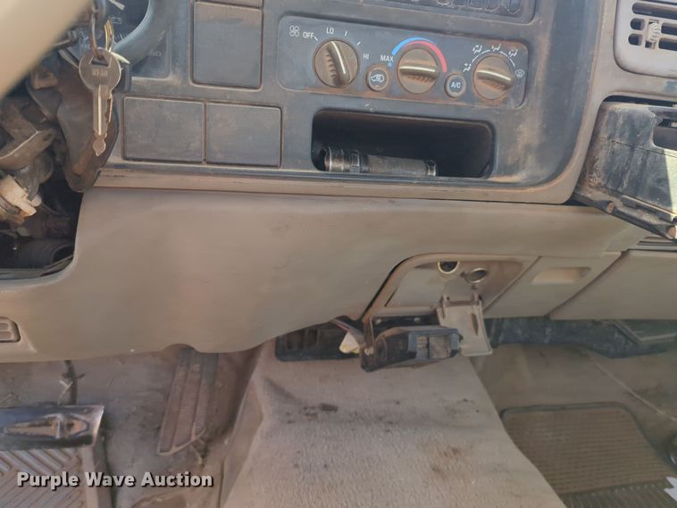 image for item EQ2190 2000 Chevrolet C2500 pickup truck