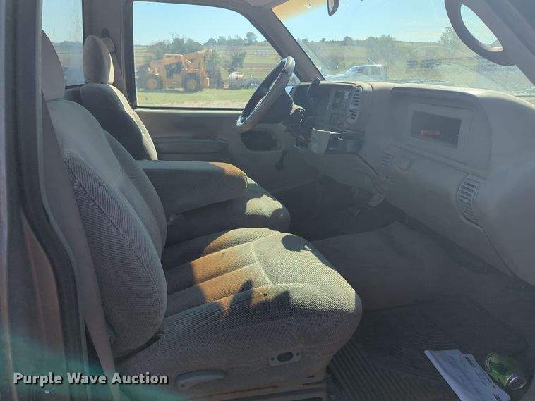 image for item EQ2190 2000 Chevrolet C2500 pickup truck