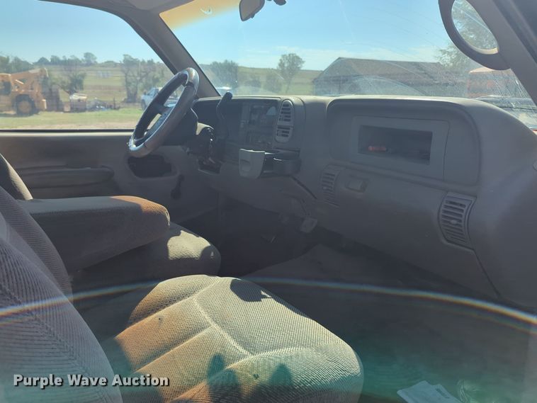 image for item EQ2190 2000 Chevrolet C2500 pickup truck