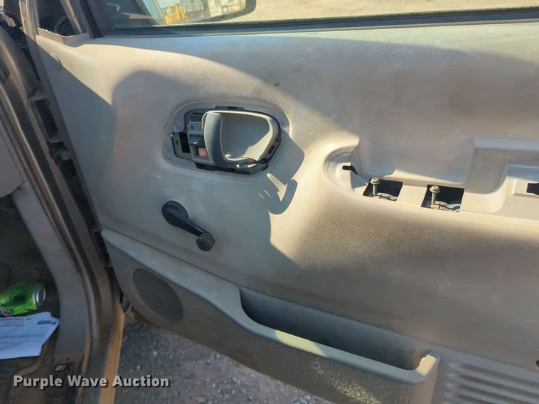 image for item EQ2190 2000 Chevrolet C2500 pickup truck