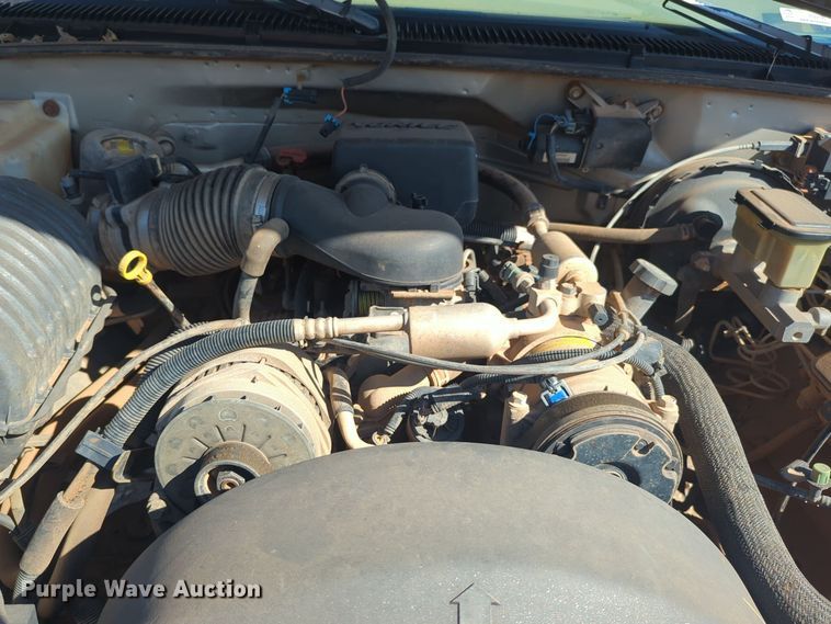 image for item EQ2190 2000 Chevrolet C2500 pickup truck