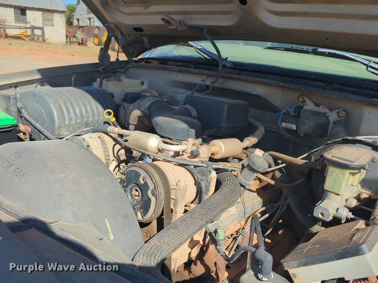 image for item EQ2190 2000 Chevrolet C2500 pickup truck